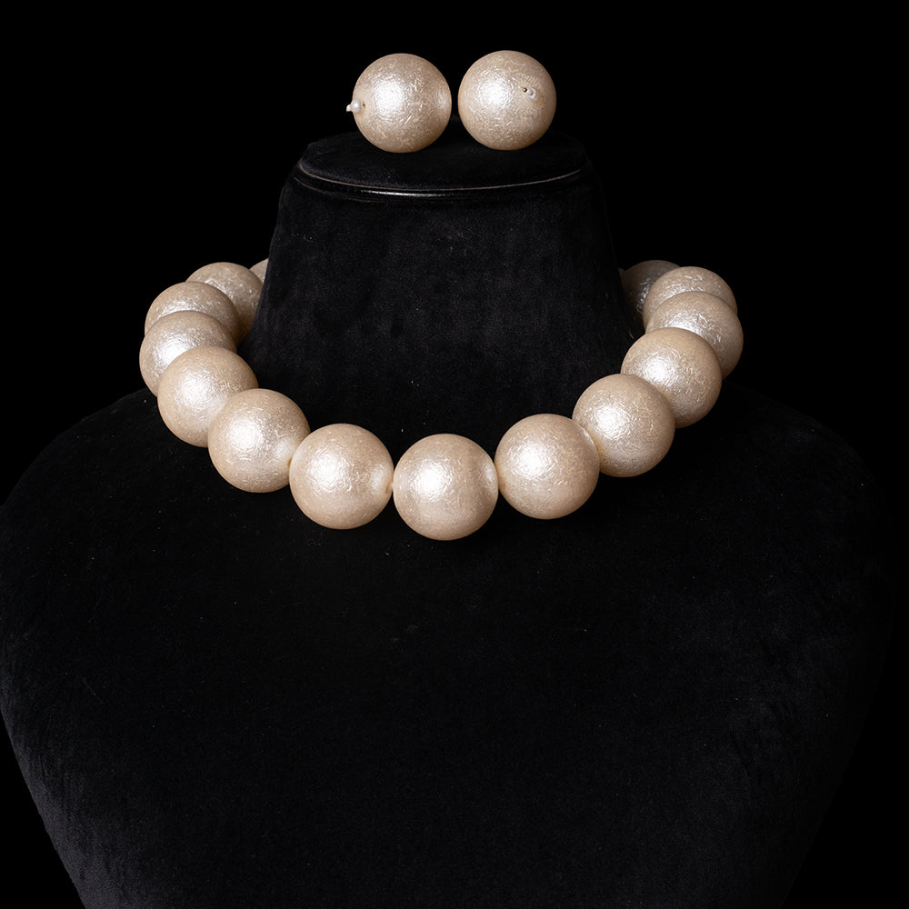 Textured Round Pearl Neckpiece