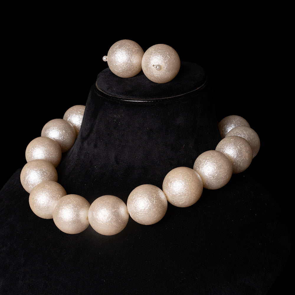 Textured Round Pearl Neckpiece