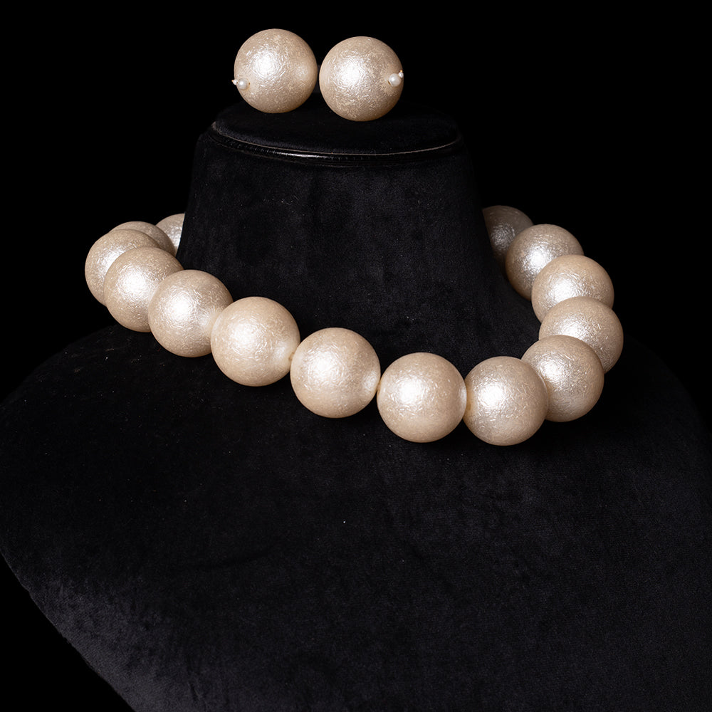 Textured Round Pearl Neckpiece